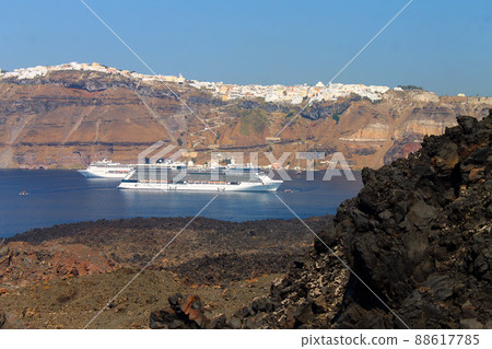 Santorini and the boats from the volcano 88617785