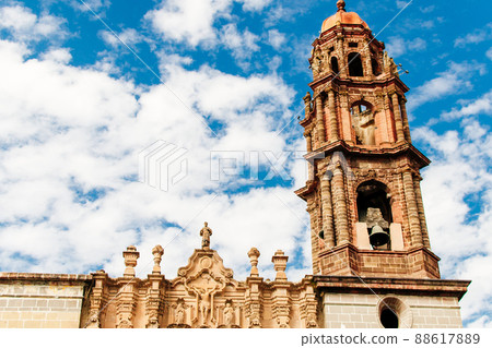San Miguel de Allende - sep, 2022 Parroquia De San Miguel Arcangel cathedral in historic city center 88617889