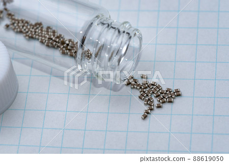 Chip ceramic capacitors in glass vials (electronic components) 88619050