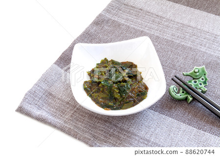 Small bowl of processed seaweed products (Akamoku, mozuku, mekabu, wakame seaweed) Small bowl of processed seaweed products (Akamoku, mozuku, mekabu, wakame seaweed) 88620744