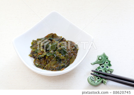Small bowl of processed seaweed products (Akamoku, mozuku, mekabu, wakame seaweed) Small bowl of processed seaweed products (Akamoku, mozuku, mekabu, wakame seaweed) 88620745