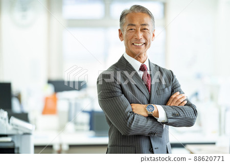 Businessman senior man 88620771