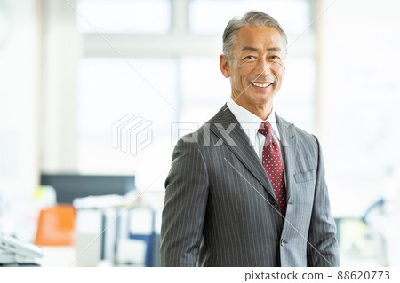 Businessman senior man 88620773