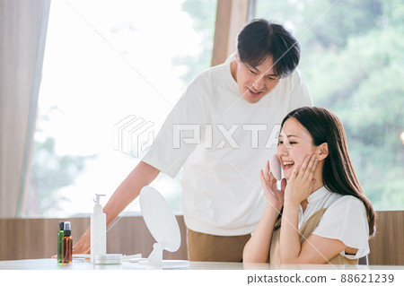 Women and men who take care of skin Women and men who take care of skin 88621239