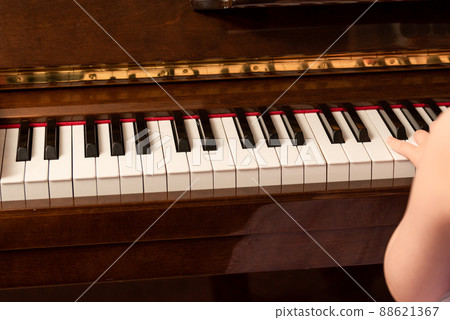 Image of a girl's piano Image of a girl's piano 88621367