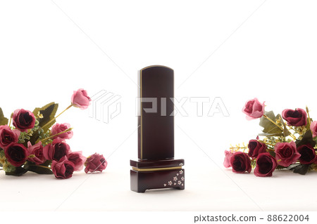 Mortuary tablets and flower arrangements for memorial service at hand 12 88622004