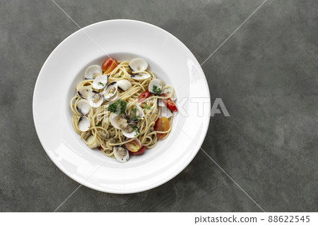 Spaghetti alle Vongole traditional italian seafood pasta with clams 88622545