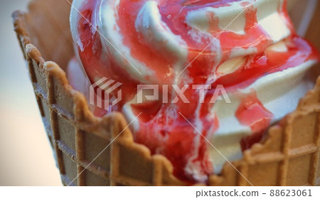Soft serve strawberry sauce 88623061