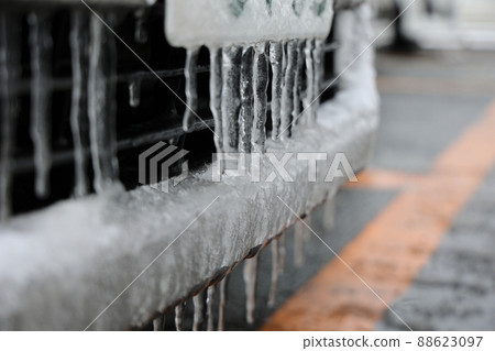 車上的冰柱（青森縣） 88623097