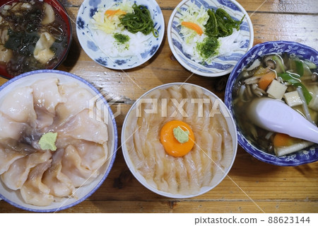 Flounder pickled rice bowl and Hokki rice bowl (Hachinohe City, Aomori Prefecture) Flounder pickled rice bowl and Hokki rice bowl (Hachinohe City, Aomori Prefecture) 88623144