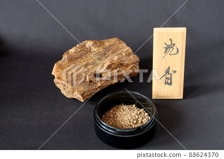 沉香木和木鈔 5 88624370