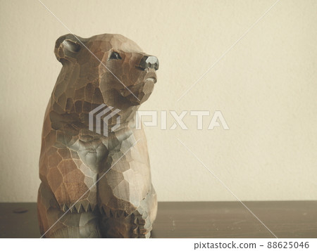 Wood carving bear 88625046