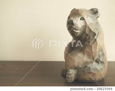 Wood carving bear 88625049