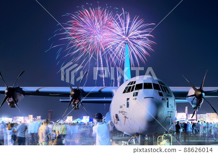 橫田空軍基地友誼節的煙花 88626014