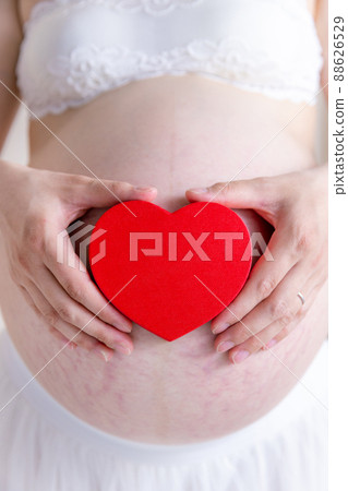 Maternity heart 88626529