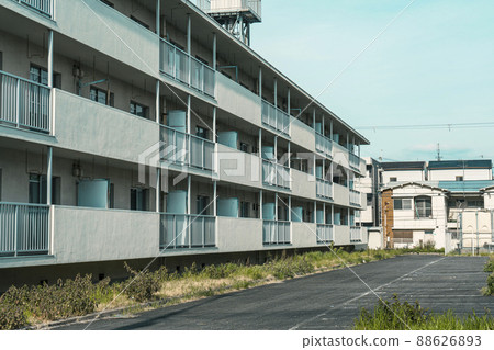 Condominium where no one lives [Osaka Hankyu Kanzakigawa Station area] 88626893