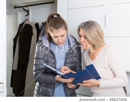 Female caseworker conducting survey 88627008