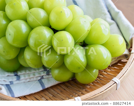 Fresh Organic Fruit Shine Muscat, Grape 88627414