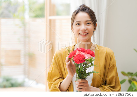 一束的女人 一束的女人 88627502