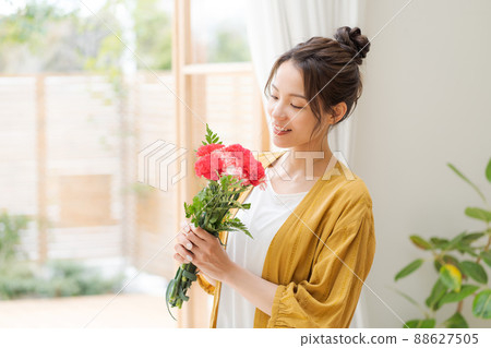 Woman with a bouquet 88627505