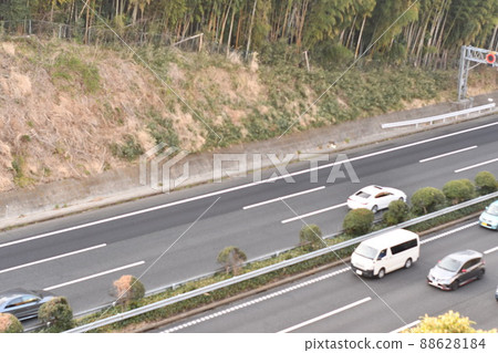 在大山京濱行駛的汽車[神奈川縣] 88628184