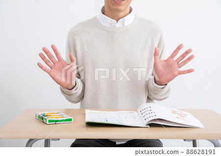 Instructor who gives a hand sign Instructor who gives a hand sign 88628191