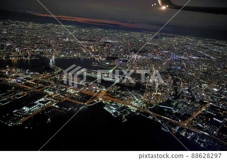 Tokyo Odaiba night view (outside the window of an airplane) 88628297
