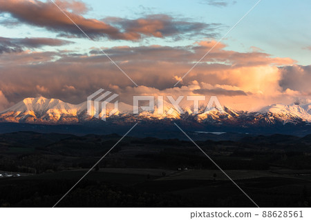 Daisetsuzan National Park with snow caps seen from Biei, Hokkaido 88628561