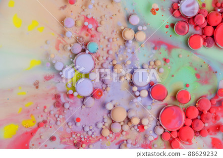 五顏六色的油漆和圓點抽象背景 88629232