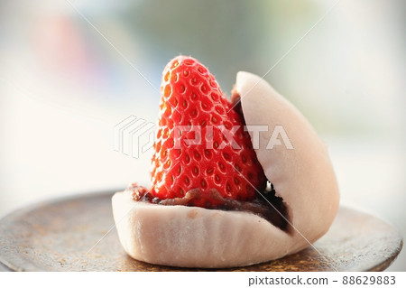 Strawberry Daifuku using strawberry from Hachinohe (Hachinohe City, Aomori Prefecture) Strawberry Daifuku using strawberry from Hachinohe (Hachinohe City, Aomori Prefecture) 88629883