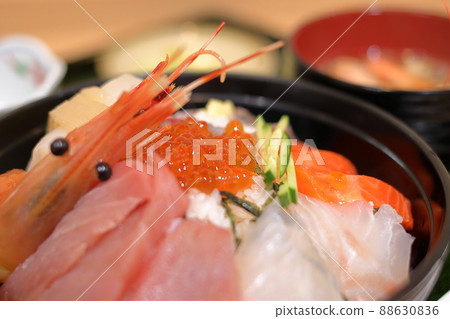 Seafood bowl near the quay (Hachinohe City, Aomori Prefecture) up 88630836