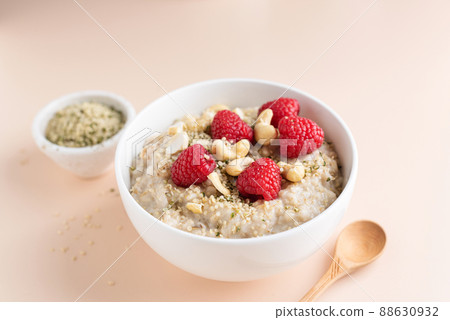 Oatmeal porridge with rasbperries and cashews Oatmeal porridge with rasbperries and cashews 88630932