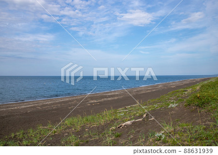 Quiet beach in summer Quiet beach in summer 88631939