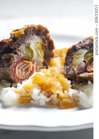 beef roulade filled with egg, sausage, bacon and prickle served with rice 88633051