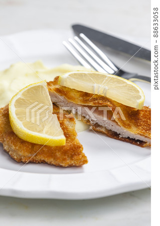 veal schnitzel with mashed potatoes veal schnitzel with mashed potatoes 88633058