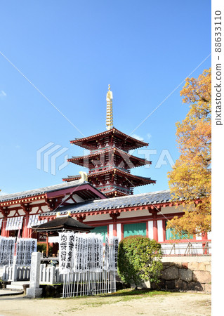Shitennoji Temple (Five-storied Pagoda) [Tennoji Ward, Osaka City, Osaka Prefecture] 88633110