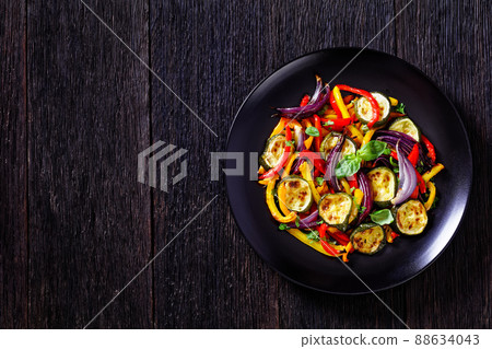 roast pepper slices with red onion and zucchini 88634043