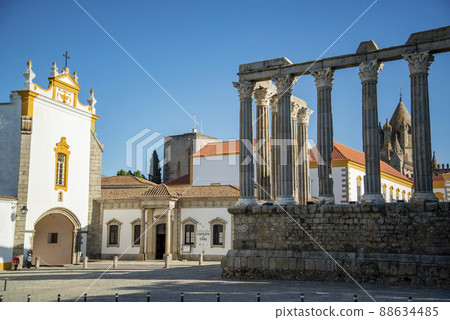 PORTUGAL ALENTEJO EVORA ROMAN TEMPLE 88634485