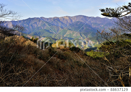 丹澤三重山的丹澤群山 丹澤三重山的丹澤群山 88637129