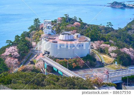 Towards the Onaruto Bridge Memorial Hall in Spring Naruto Park 88637550