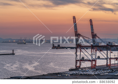 Evening view of Higashi Ogishima / Kawasaki Port [Kawasaki City, Kanagawa Prefecture] 88638092