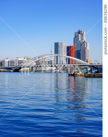 Tsukiji Ohashi and Sky Tree over the most downstream of the Sumida River Tsukiji Ohashi and Sky Tree over the most downstream of the Sumida River 88638296