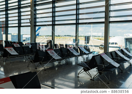 Heathrow Airport Seat Corona Countermeasures 88638556