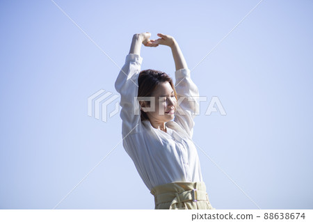 Portrait of a woman outdoors 88638674