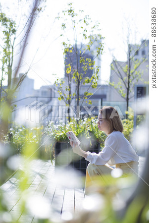 讀一本書的女人的肖像 讀一本書的女人的肖像 88638680