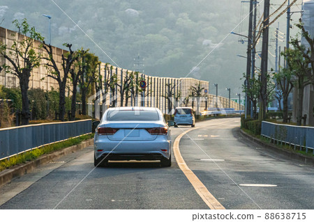 郊區清晨開車圖片 郊區清晨開車圖片 88638715