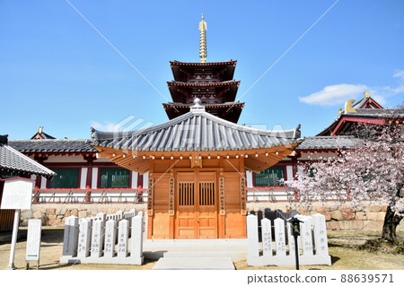 Shitennoji Temple (Five-storied Pagoda) [Tennoji Ward, Osaka City, Osaka Prefecture] 88639571