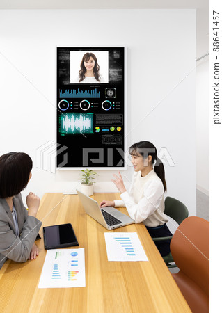 在辦公室工作的婦女 88641457