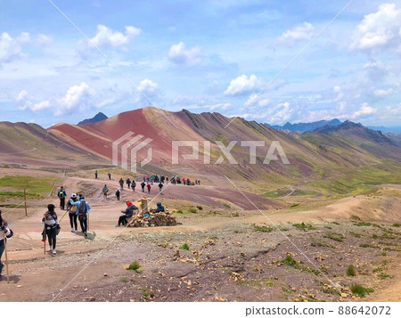 [秘魯] Vinicunca (Mount Binikunka) 山間小道的風景 88642072