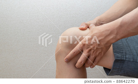 Male knee pain image Male knee pain image 88642270